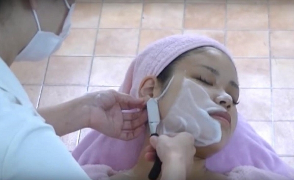 Как японские женщины бреют лицо чем